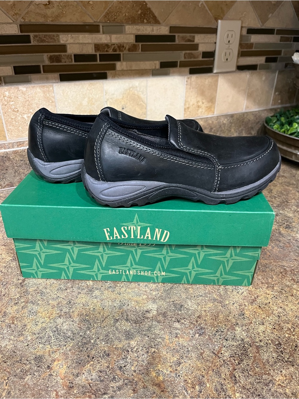 Eastland Sage Women’s 7.5 M Black Leather Slip On Comfort Loafers Shoes